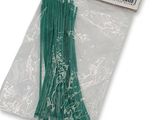 un sac de colliers de serrage en plastique vert sur fond blanc