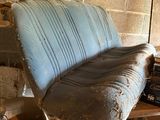 une chaise qui a été laissée dans une pièce