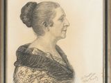 portrait d'une femme avec un chignon