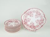 six assiettes roses et blanches et une pile de six assiettes roses et blanches