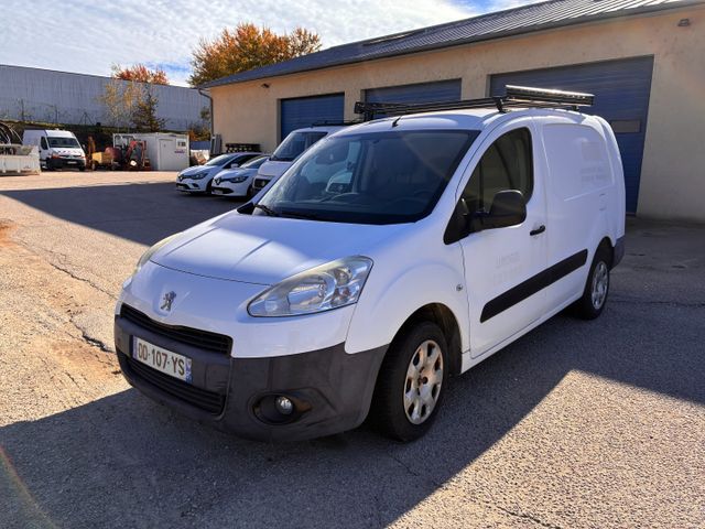 Véhicule utilitaire Peugeot partner, immatriculé DD-107-YS, 1ère ...