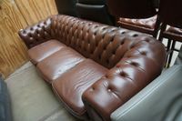 Canapé Chesterfield classique - trois places - cuir marron -… (photo 2)
