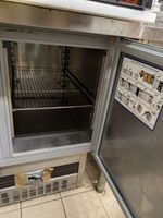 Tour réfrigéré en inox avec saladette et plateau en Polydur,… (photo 3)