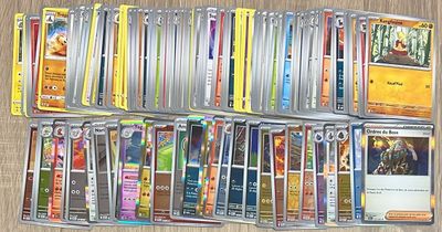 Pokemon : Lot DE 130 Cartes Dont 30 Brillantes.