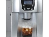 gros plan d'une machine à café avec une tasse de café