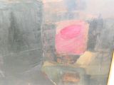 un tableau représentant une chaise rose dans un coin d'une pièce