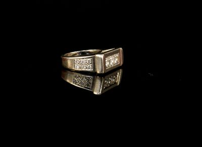 Bague en or gris 18 K (750) de forme géométrique, sertie de …