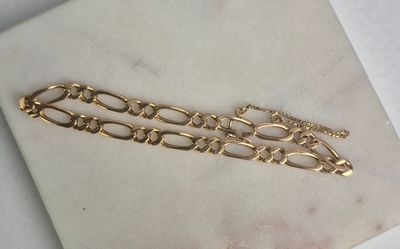 Bracelet en or jaune 18k 750 millièmes à maille cheval. Ferm…