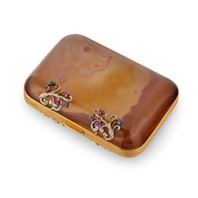 a picture of a case that has some kind of jewelry on it