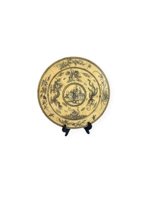 assiette jaune et noire ornée d'un motif représentant un château
