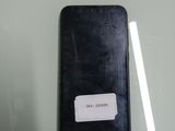 un téléphone portable avec un autocollant au dos