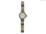 une photo d'une montre-bracelet pour femme avec un cadran blanc