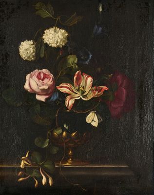 tableau représentant des fleurs dans un vase posé sur une table, sur fond noir