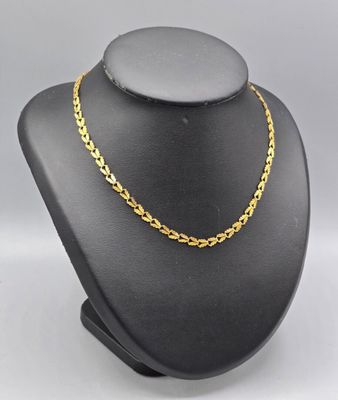 Collier en or jaune 750°° à mailles plates articulées et ajo…