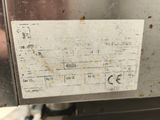 un gros plan sur un morceau de papier posé sur une machine
