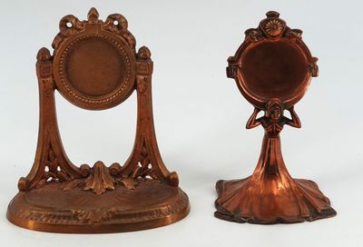 paire de supports de miroir anciens en bronze au motif ouvragé