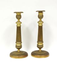 Paire de flambeaux en laiton, style Louis XVI.