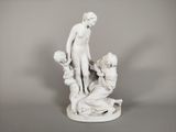 une image représentant une statue d'une femme et de deux enfants