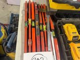 de nombreux outils posés sur une table