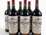 six bouteilles de vin « Château Classe - Spessie » alignées sur un plan de travail blanc