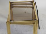 table d'appoint en laiton avec plateau en verre et pieds en métal