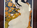 tableau représentant une femme en robe blanche assise sur une chaise jaune