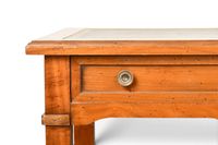 TABLE (petite) bureau en merisier, recouverte d'un cuir vert… (photo 5)