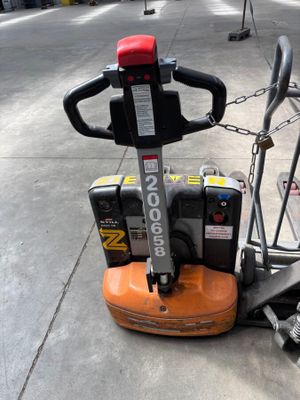 a small machine that is sitting on the sidewalk