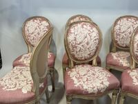Série de six chaises en bois mouluré et laqué blanc, le doss… (photo 4)