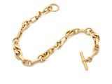 un bracelet en chaîne d'or orné d'une croix