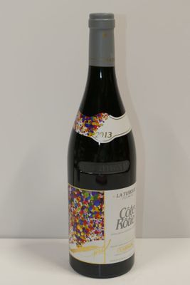 une bouteille de vin décorée de paillettes