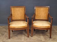 Paire de fauteuils en acajou et placage d'acajou, le dossier…