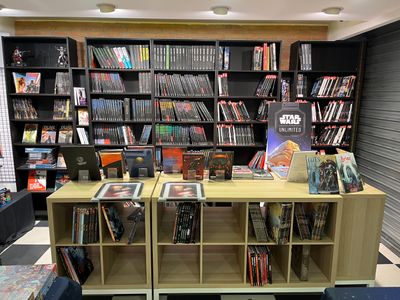 à 38300 BOURGOIN-JALLIEU: Stock de comics neufs (JUSTICE LEAGUE, BATMA