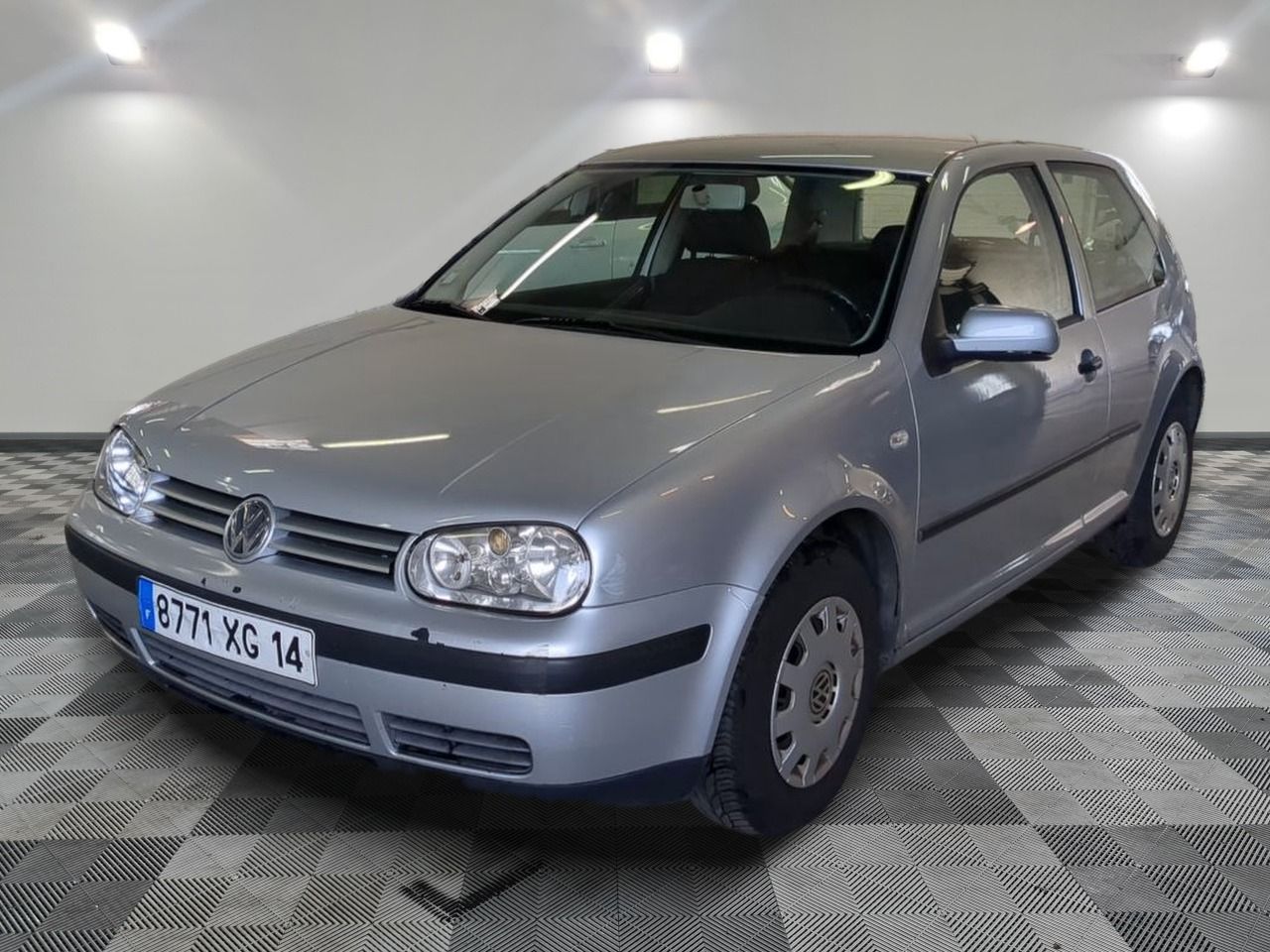 VOLKSWAGEN - GOLF 1.4I 16V 75CV - ES - Mise en service: 17/08/2000 - Ciel de toit décollé. Bruit échappement à contrô...