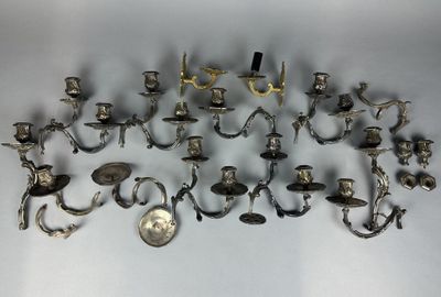 ÉLEMENTS de CANDELABRES en bronze argenté ciselé de feuillag… - Photo 1