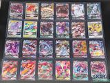 la boîte contient de nombreux types de cartes Pokémon différents
