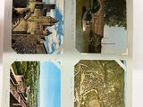 un livre ouvert sur lequel figurent des illustrations d'un château