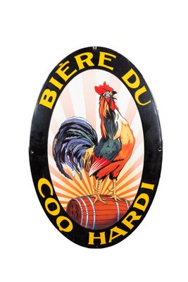 une enseigne représentant un coq posé sur un tonneau