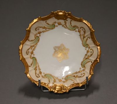 an image of a gold and white plate on a stand