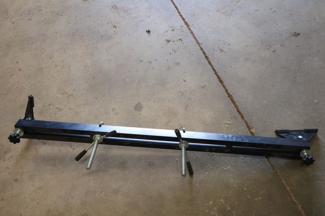 Poutre de maintien de moteur