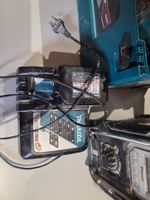 Ponceuse à bandes Makita 94 04J filaire + radio de chantier … (photo 2)