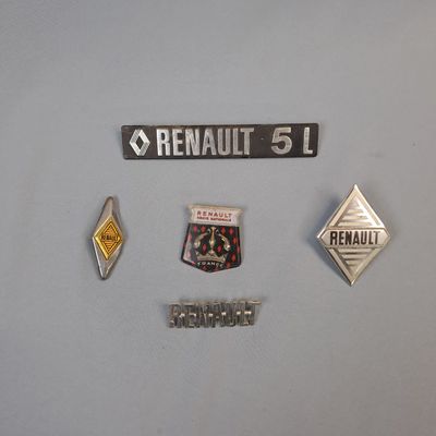 RENAULT Réunion de 5 insignes dont 1 marquée régie Nationale