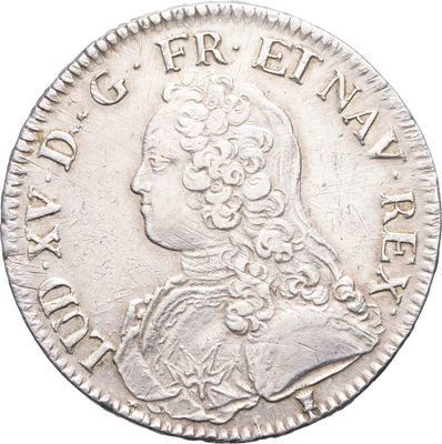 gros plan d'une pièce de monnaie sur fond blanc