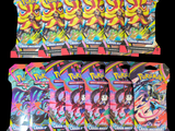 Plusieurs paquets de cartes à collectionner Pokémon sont présentés sur un fond noir.