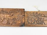 paire de plaques anciennes en bois sculpté représentant la vie d'un homme et d'une femme
