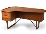 l'image d'un bureau en bois avec un tiroir en dessous