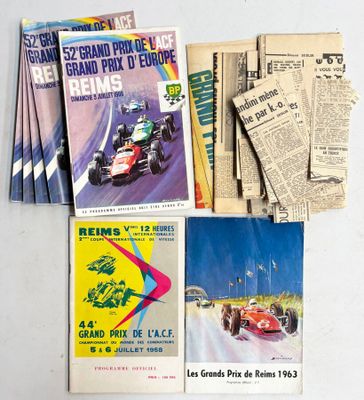beaucoup de livres et de magazines sur la table