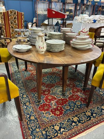 Table ovale portefeuille, 6 pieds gaine. H 67 L 160 l 140