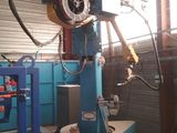 une image d'une machine située dans un bâtiment