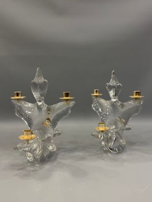 paire de bougeoirs en verre transparent rehaussés de touches dorées